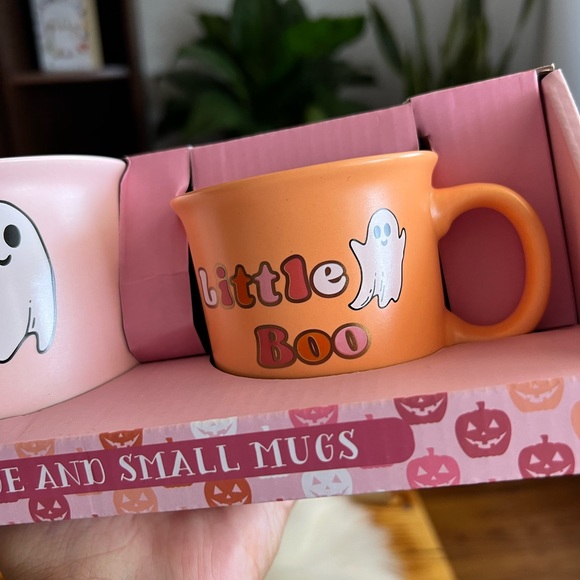 🎃Cobwebs and Cualdrons Halloween Ghost Set of Large and small mugs - Picture 5 of 9